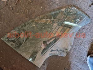 Скло переднє праве